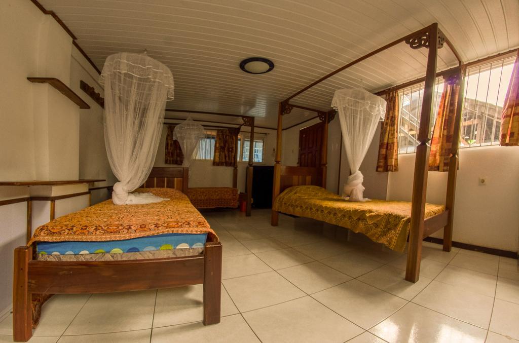 Guesthouse Un Pied-A-Terre Paramaribo Buitenkant foto